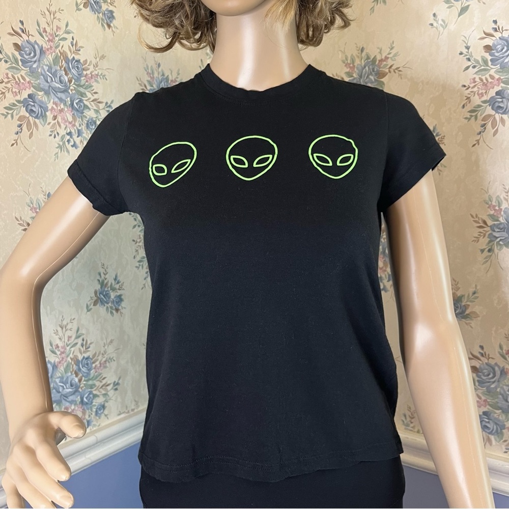 Zumiez A-Lab black/green aliens glow in dark crop shirt size m